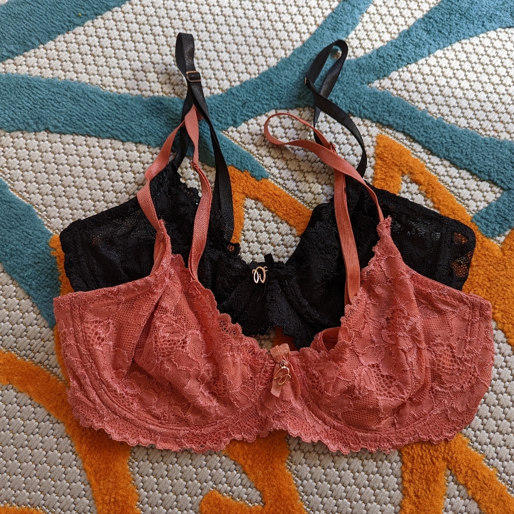 Two bras 34C